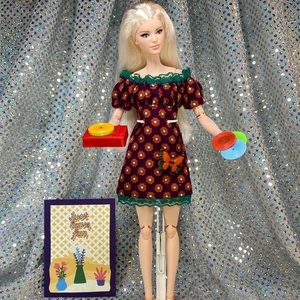 🎨 Barbie Dress Custom Retro Delight With Vintage Record Player